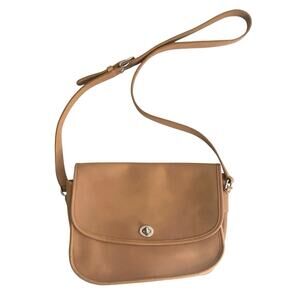 Vintage Coach city bag tan leather turn lock style no M040-9790